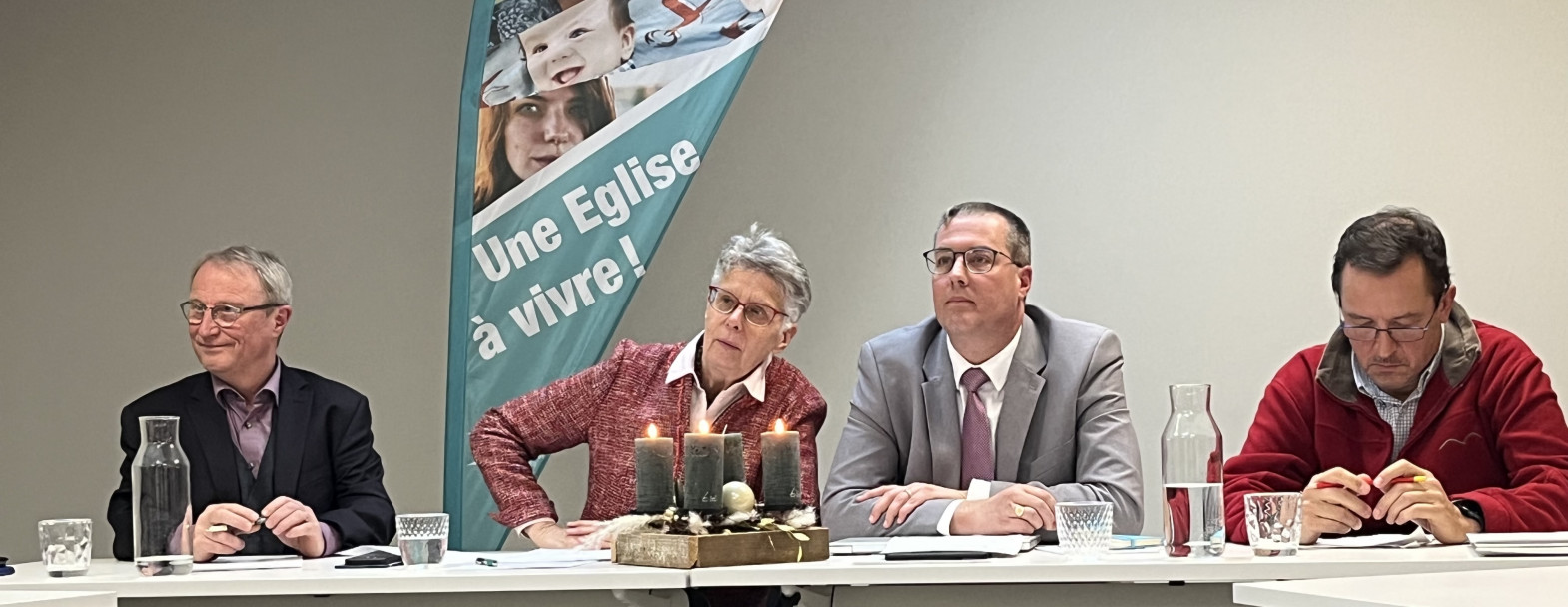 Jean-Baptiste Lipp, Marie-Claude Ischer, Vincent Guyaz, Emmanuel Jeger, Conseillers synodaux de l'EERV, en conférence de presse ce vendredi 16 novembre.