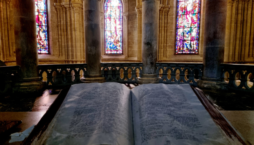 Les romans policiers touchent à l’essentiel… comme la Bible / ©iStock/Rafael Wiedenmeier