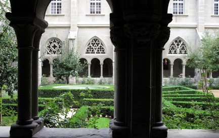 Cloître de l&#039;Abbaye d&#039;Hauterive / ©Archipat, CC BY-SA 3.0 Wikimedia Commons