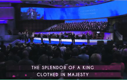 Hommage à Donald Trump lors du sermon du culte de Pâques à la First Baptist Church de Dallas. « Des millions d’Américains vous sont reconnaissants pour votre sagesse. Grâce à votre imposant leadership, nous allons vaincre cette crise. » / © Thomas Harms (capture d&#039;écran)