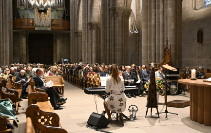 Un recueillement interreligieux a attiré 400 personnes en octobre dernier à Genève. / © Alain Grosclaude