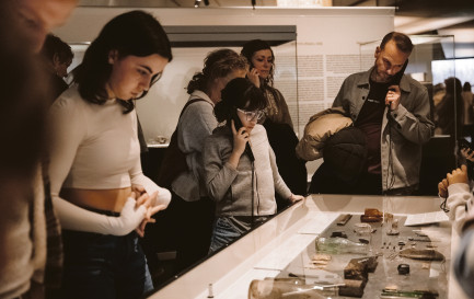 Exposition &quot;Dans les camps. Archéologie de l’enfermement&quot; au Laténium / ©Laténium, Guillaume Perret