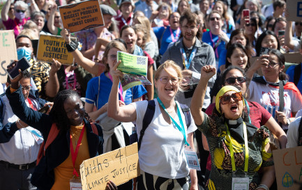 Frédérique Seidel, au centre, lors d’une action en faveur du climat, le 2 septembre 2022, en marge de l’assemblée du COE à Karlsruhe / Mike DuBose/COE