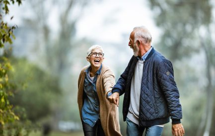 ©iStock/skynesher / Si vous considérez qu’il est normal pour une personne âgée d’avoir des douleurs, vous consulterez moins facilement un médecin.