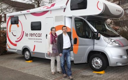 Le &quot;Rencar&quot;, espace dʹaccueil et dʹécoute qui sillonne les routes jurassiennes / ©rencar.ch/DR